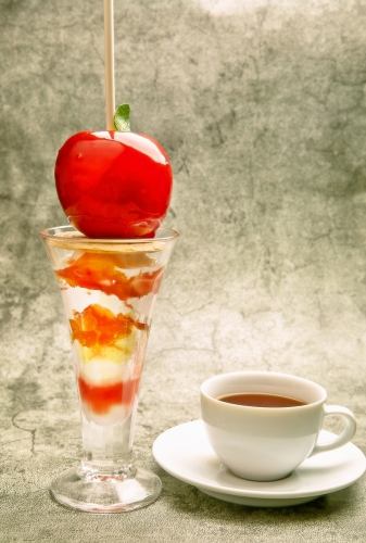 名物！りんご飴パフェ