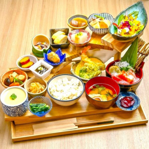 人気NO.1!I TeA HOUSE(18種)階段贅沢御膳2.178円(税込)※1日15食限定