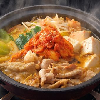 豚キムチ鍋コース（全8品）　4,500円（3,500円+飲み放題1,000円）