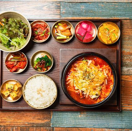 お手軽にランチも楽しめる