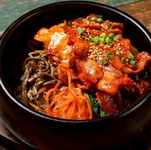 豚肉炒め 石焼ビビンバ