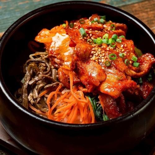 豚肉炒め 石焼ビビンバ