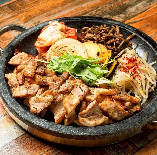 定番人気のサムギョプサル