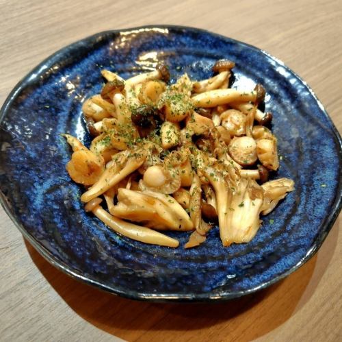 ほたてときのこのバター炒め