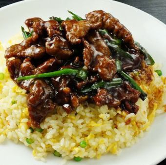 牛肉チャーハン