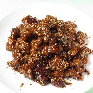 鶏肉と丸ごとにんにくの黒胡椒バター炒め