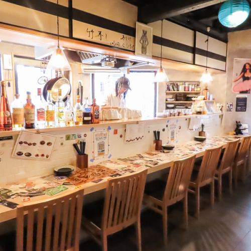 There are counter seats where you can easily drop in even if you are alone.You can enjoy your food and drinks in a relaxed atmosphere.It's also perfect for a stay with friends or loved ones. Enjoy a wonderful time while savoring our signature dishes to your heart's content.