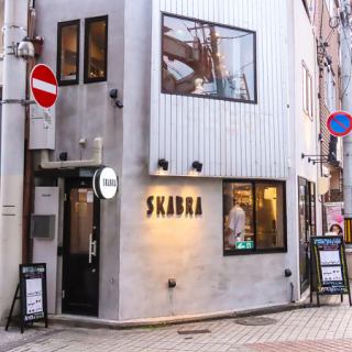 For groups of 8 or more, the tatami room on the second floor can be reserved exclusively.You can enjoy your time in a private space without worrying about those around you.It can be used for various occasions, such as company welcome and farewell parties and club launch parties! Please feel free to contact us regarding your budget and food requests.