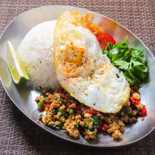 和とアジアが融合した創作料理を提供する居酒屋です♪