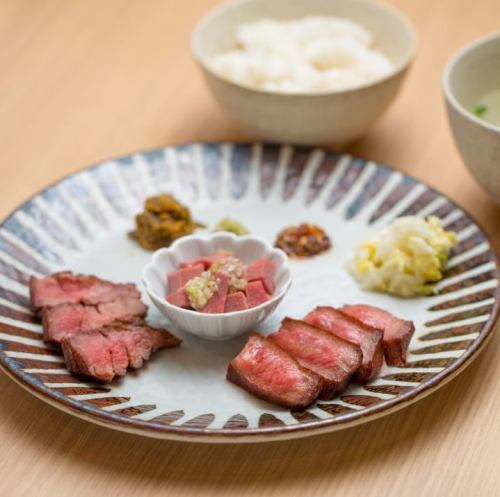 【一枚ずつ焼き上げる】牛たん三種盛り