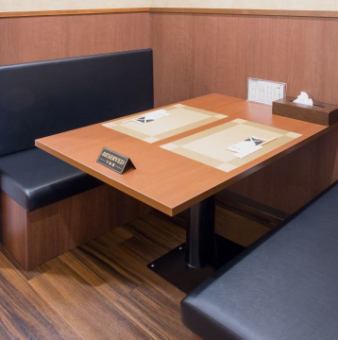 【周りを気にせずゆっくり過ごせる、半個室をご用意しております】程よく仕切られた空間は、お子様連れのご家族や、友人との食事、仕事での会食などにも最適。落ち着いた雰囲気の中で、こだわりの牛たん料理をゆったりとお楽しみいただける人気のお席です。