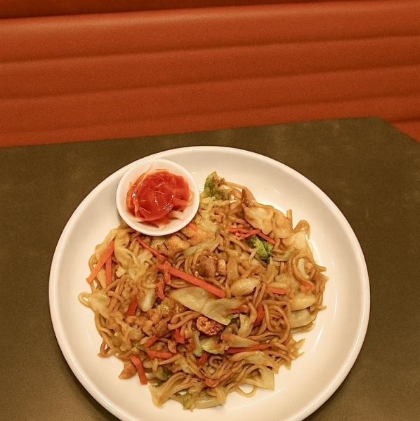 味わい深い鶏肉と豚肉のコンビネーション！【ミャンマーの焼きそば】