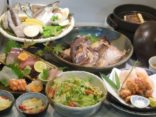 【宴会最受欢迎】共10道菜，《太目食满足套餐》。4700日元（含税）