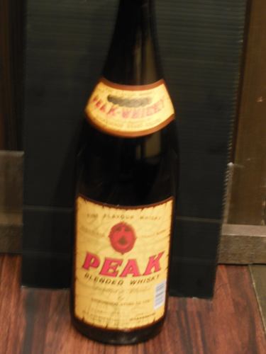 岐阜县的当地威士忌（Peak）采用一次性瓶装。