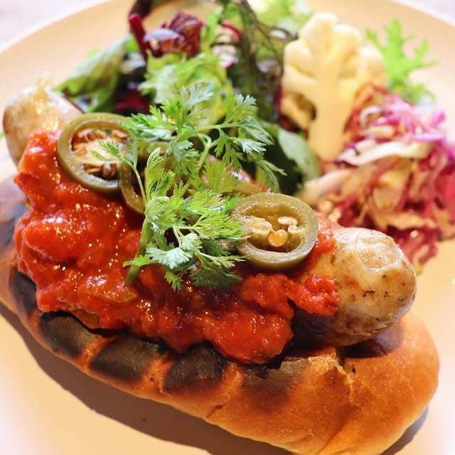 自家製のパンや食べ応え抜群のソーセージのホットドッグです！