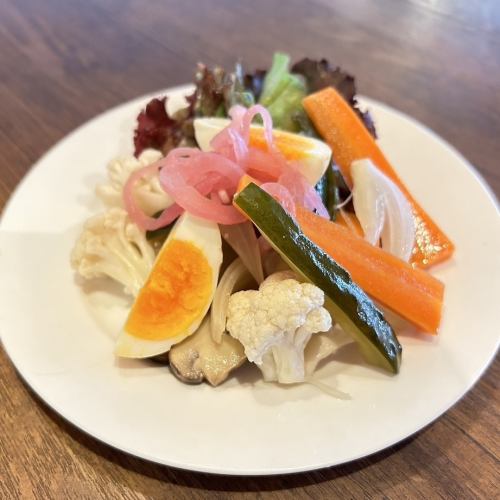 季節の野菜とスモークエッグのどっさりピクルス