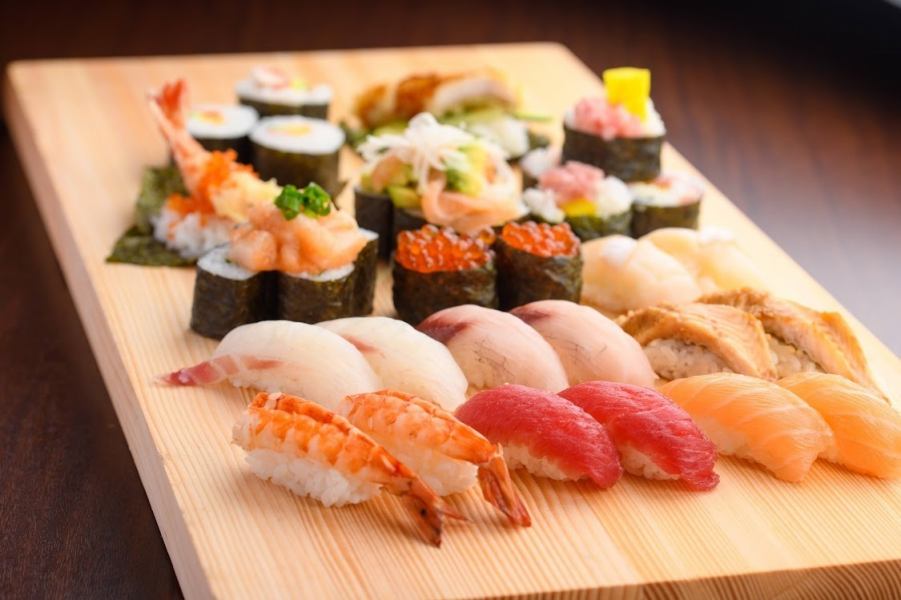 週末限定でお寿司もあります！
