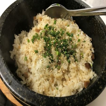 Stone-grilled garlic rice