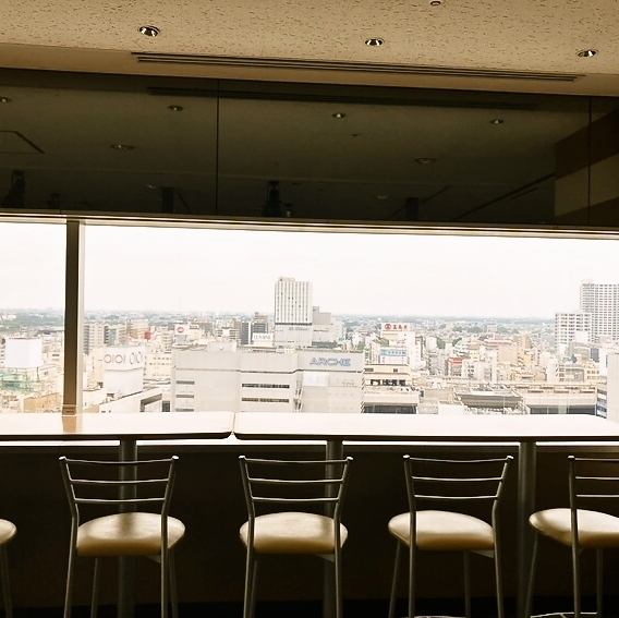 ランチタイムでも楽しめる眺望♪ソニックシティ14階で、ぜひランチはいかがですか？定食やサラダ、丼ものなど種類が豊富です！※ランチタイム平日11：00～14：00のみ　※夜は貸切専門店となります。パーティー会場としての下見なども受け付けておりますので、スタッフまでお問い合わせください！