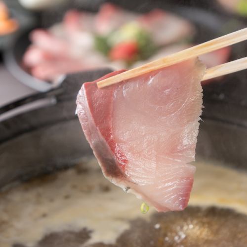 伊勢海老の出汁で味わう鰤しゃぶ