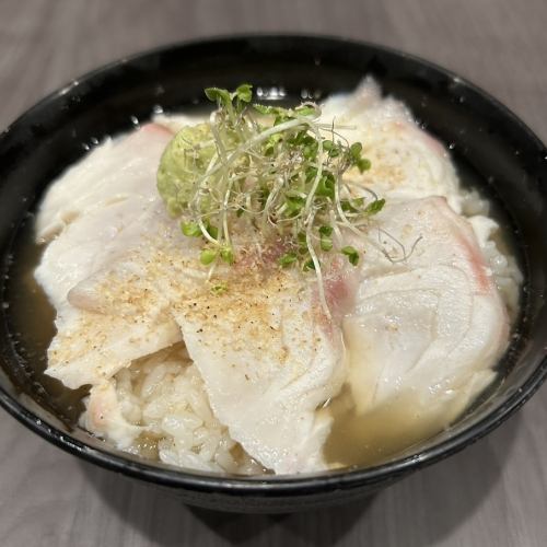 伊勢海老出汁で食べる鯛茶漬け