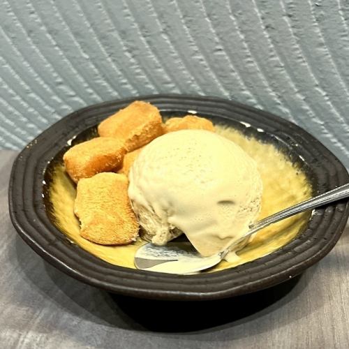 ほうじ茶アイス　わらび餅添え