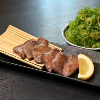 〈店長おすすめ〉厚切り牛タンネギの森