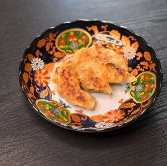肉屋の焼き餃子/小籠包/水餃子　各