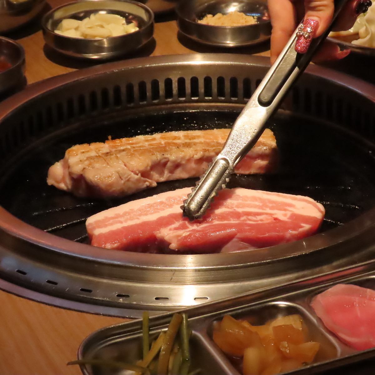 A specialty restaurant of samgyeopsal and jukmi