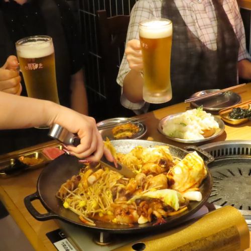 The interior is overflowing with cuteness♪ It's the perfect seating for birthdays, anniversaries, and even dates.We will provide you with a wonderful time with your loved ones.Second floor seats