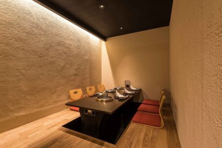 A private room for 8 people recommended for groups such as banquets, drinking parties, and entertainment.Take off your shoes with a digger and relax slowly!