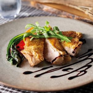 【薪窯で仕上げる肉料理】鶏モモ肉