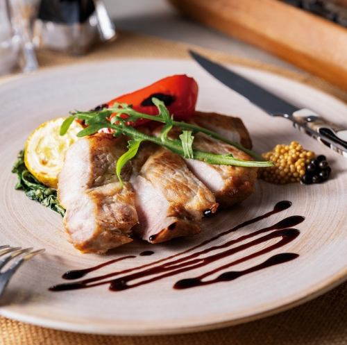 【柴火烤炉烤制的肉类菜肴】猪里脊肉