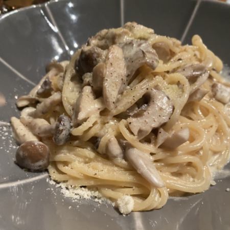 ポルチーニ茸と色々キノコのクリームソース(スパゲティーor リゾット)
