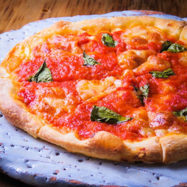 ≪シェアして楽しむピッツァ≫生地、ソース、チーズ等の食材全てにこだわり有り！人気のマルゲリータ♪