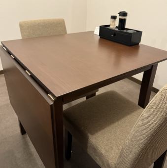 2층석입니다.2명으로 이용할 수 있는 테이블석을 3석 준비하고 있습니다.※2층석은 코스 예약만 손님만의 안내가 됩니다.