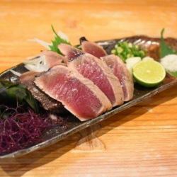 [Specialty! Straw-grilled] Delivered directly from Ainan Town! Straw-grilled salt-pounded raw bonito, regular size