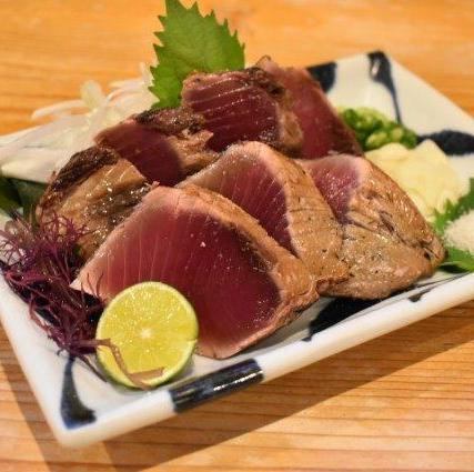 The popular salted bonito tataki course with 2 hours of all-you-can-drink is available from 4,000 yen.