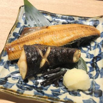 Two types of grilled fish set