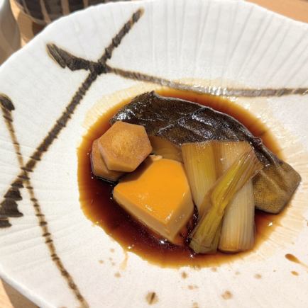 【銀鱈の煮付け御膳】銀鱈の煮付けに、前菜・刺身・デザート・食後のお飲物も楽しめるランチ御膳