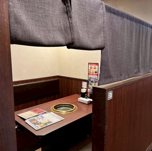 Enjoy yakiniku with your friends in a relaxed and comfortable setting.