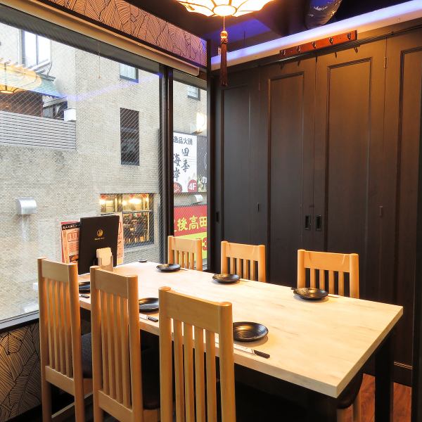 [Open 24 hours] We offer private rooms for up to 4 people.It can be used in a variety of situations, such as small drinking parties with friends, entertainment, dinners, and family meals.You can use it with your shoes on, so it's popular for girls' night out.We also have an all-you-can-eat hot pot course that is also effective for dieting! Please enjoy it.