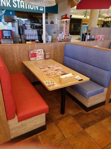 Since it is not possible to connect BOX seats to each other, please do not hesitate to contact the store when making reservations for two or more groups.