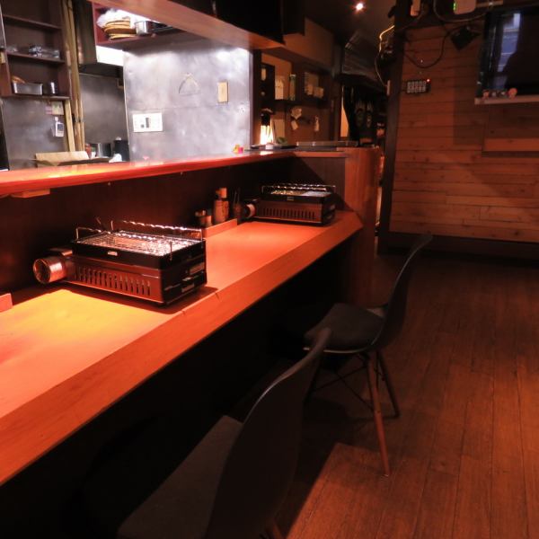 We have a wide variety of counter seats that can be used by 1 person, table seats that can be guided by 2 people, tatami mat seats and private rooms !!