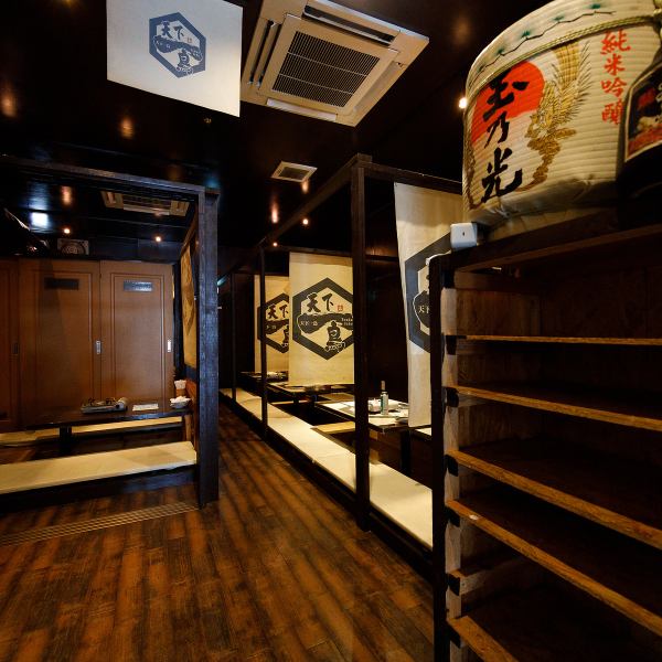 【最大60名様までご利用いただける広々とした空間です】宴会や大人数の集まりに最適です◎掘りごたつの心地よい温もりに包まれながら、ゆったりとした時間をお過ごしいただけます。プライベート感もあり、周囲を気にせず楽しめるのが魅力です！特別な宴会や飲み会にぜひご利用ください。