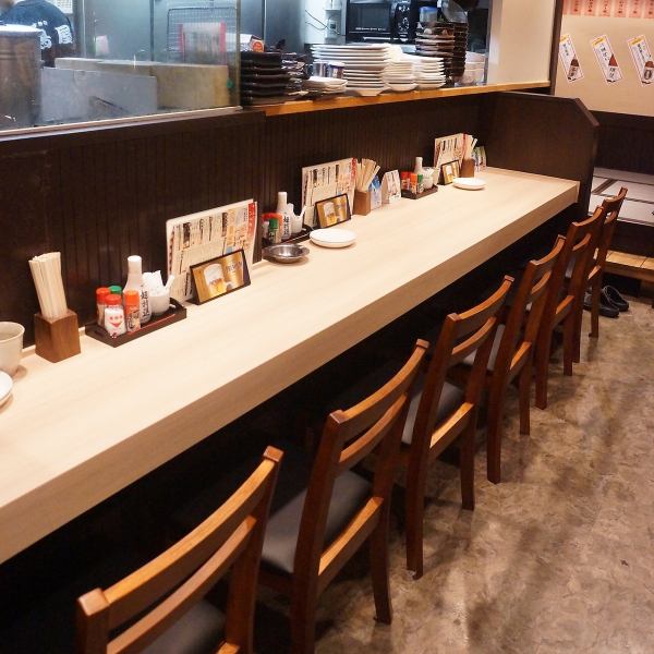 There is a counter seat where you can enjoy a relaxing meal.One person is welcome! A wide variety of drinks that are compatible with reasonable and delicious dishes!