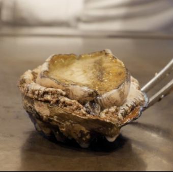 活蝦夷あわび(130g)の鉄板焼き(要予約)