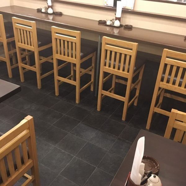[Table for 4 people x 3 tables] Table seats where you can sit comfortably.Please use it in various scenes such as family and friends.You can spend a calm time while enjoying the atmosphere inside the store.There is also a counter seat available, so you can feel free to spend your time alone.