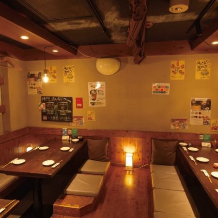 【2名様×2】こちらのお席は、2名様×2組までご利用頂ける掘りごたつタイプのお席となっております。当店自慢の宴会コースは合計9種類ご用意。お客様のご利用シーンに応じて、お好きなコースをお選び下さい。三宮の駅チカ居酒屋『八百屋』で素敵なひと時をお過ごし下さい。