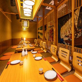 How about having a banquet in a stylish modern Japanese space for a girls' night out or group party?The interior design and lighting have been designed with attention to detail, further enhancing the atmosphere. Please feel free to contact us regarding the number of guests.